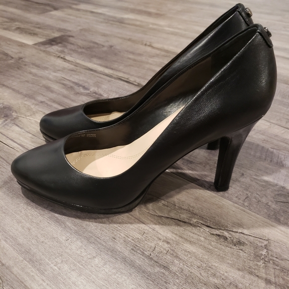 Tahari leather black shoes - Picture 2 of 6